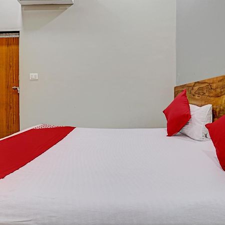 Oyo Flagship Hotel 9 苏拉特 外观 照片