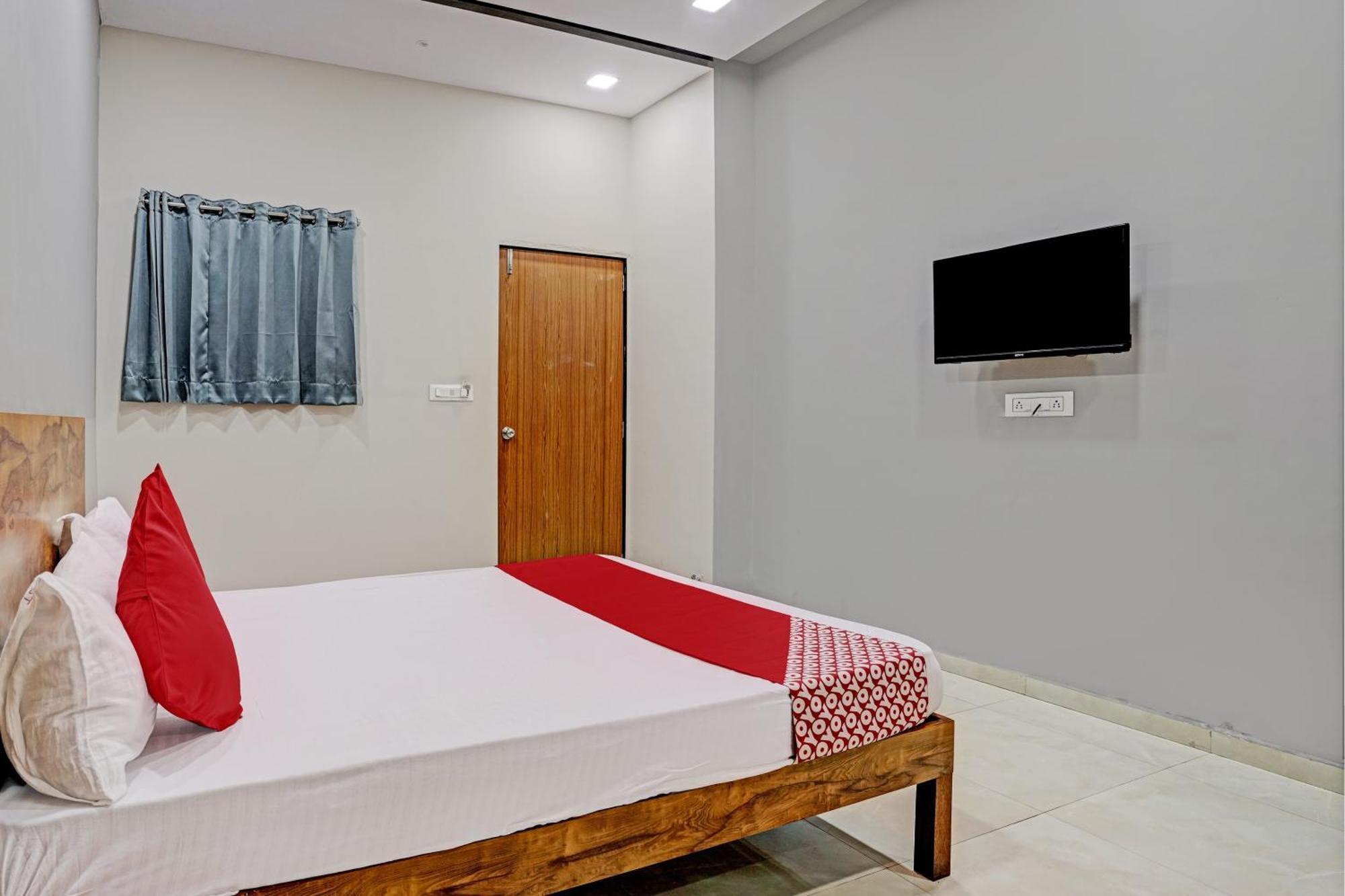 Oyo Flagship Hotel 9 苏拉特 外观 照片