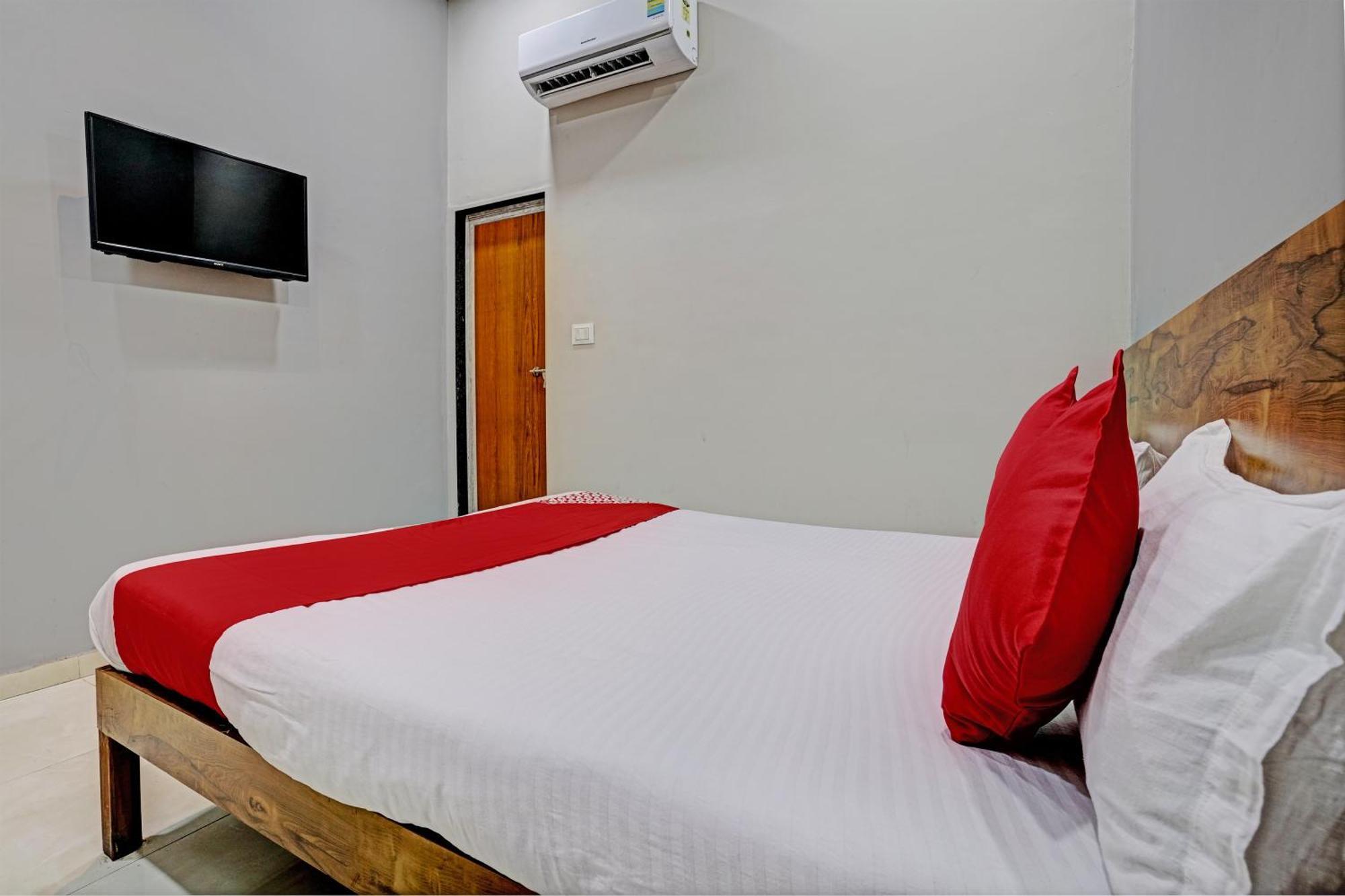Oyo Flagship Hotel 9 苏拉特 外观 照片